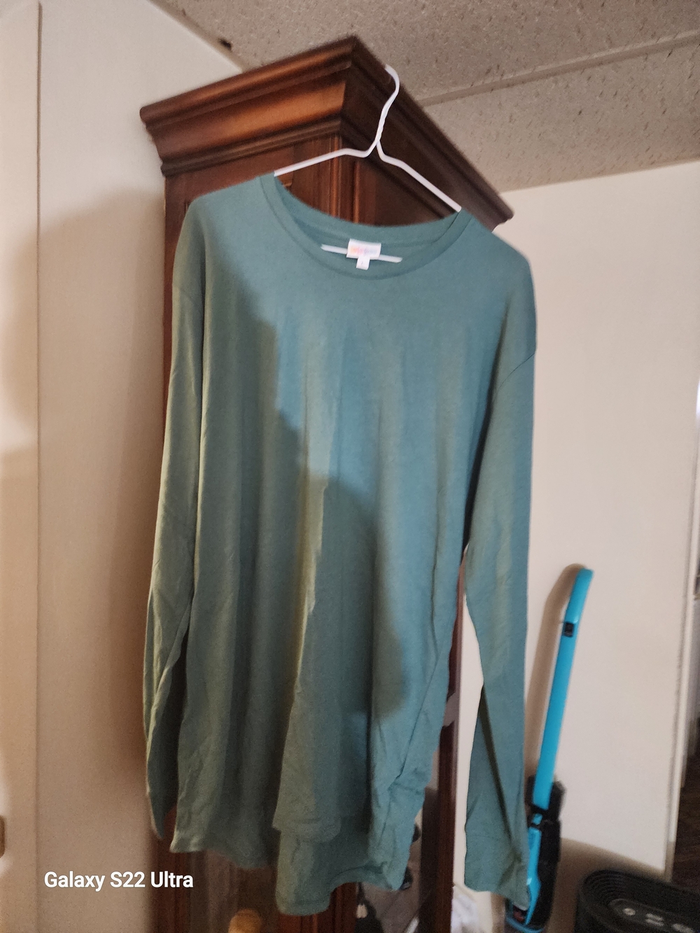 LuLaRoe Classic Green Tee - L